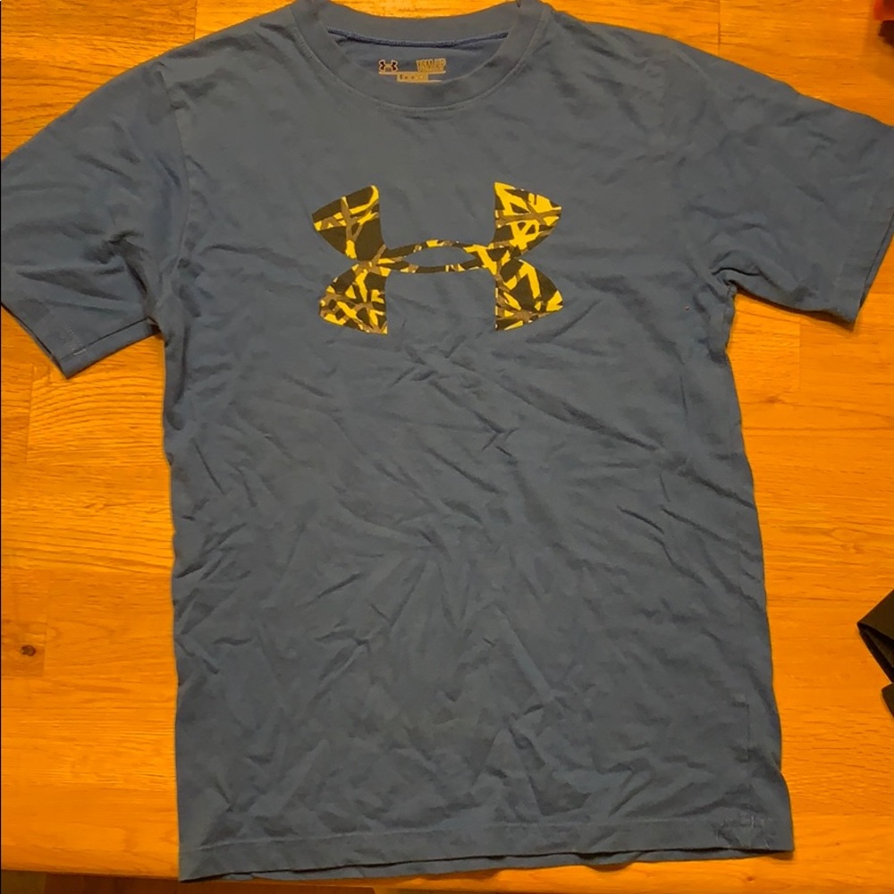 Boys under armor t shirt
